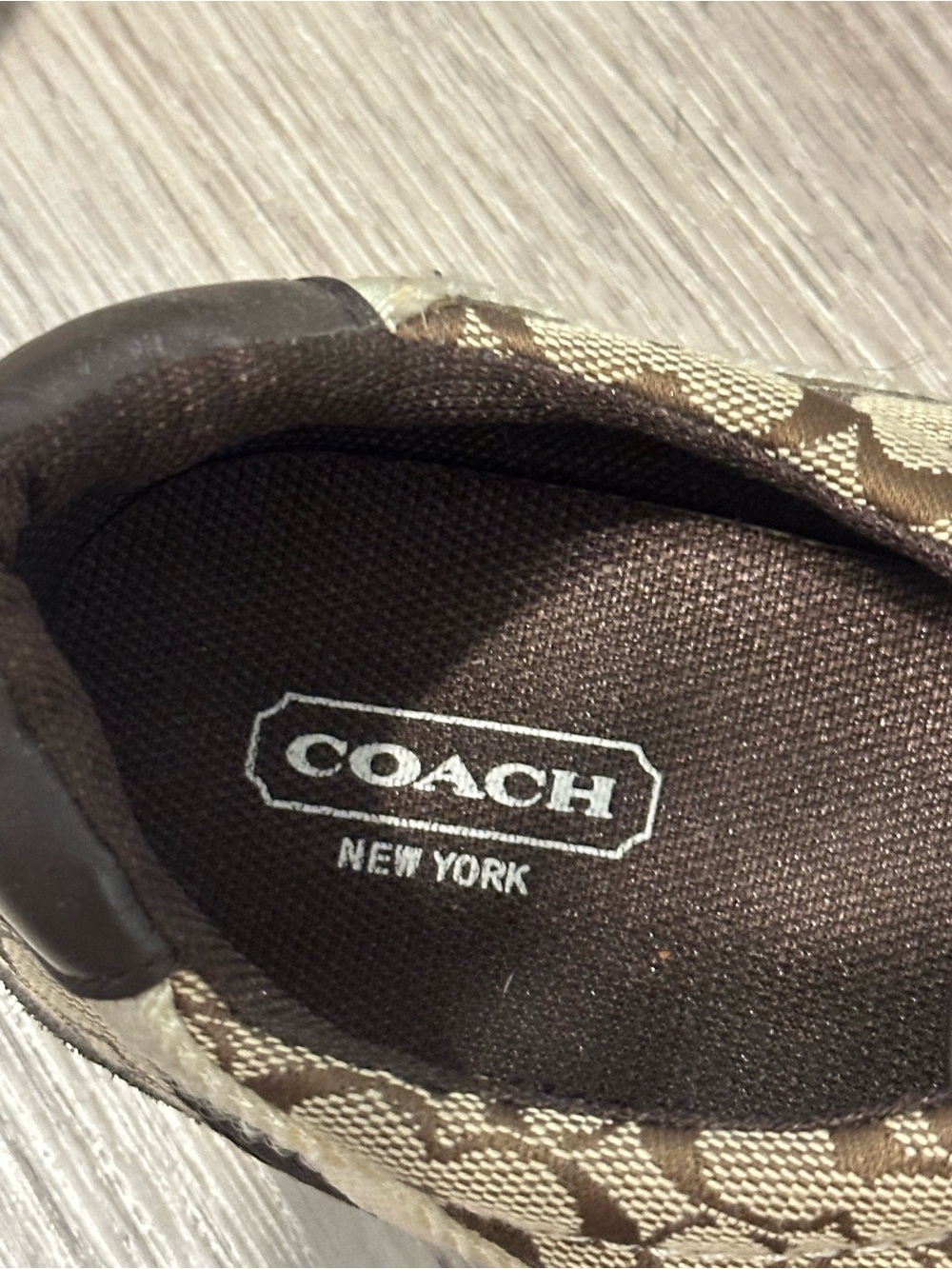 Coach - Picture 16 of 16